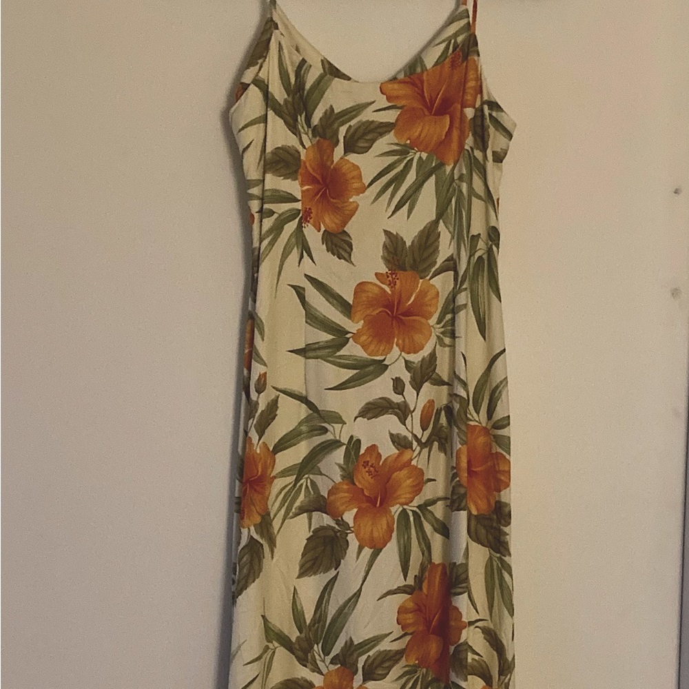 Great summer dress. Good condition. Light